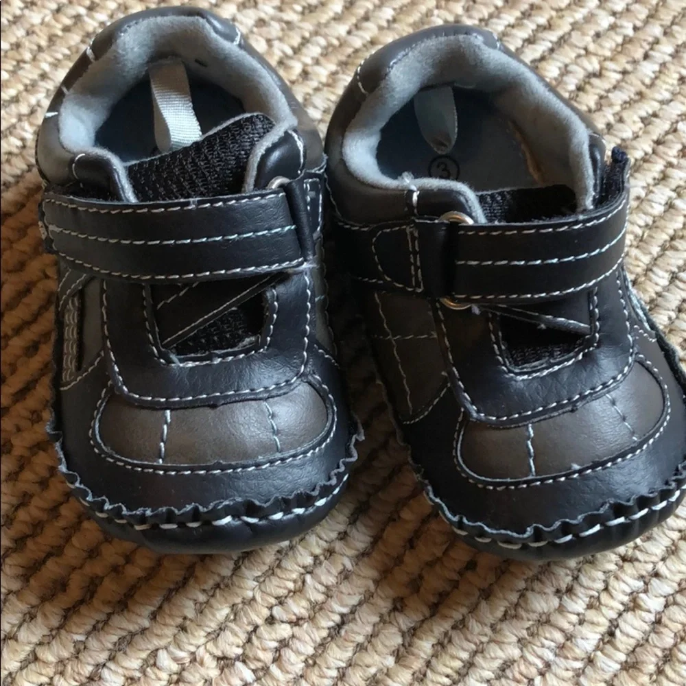 Koala Kids size 3 black and gray shoes